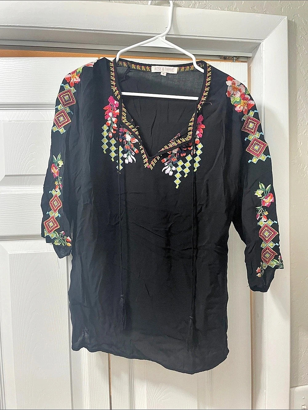 Rose & Thyme Embroidered Black Tunic Size Medium
